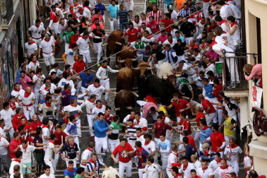 Un encierro masivo y sin cornadas en el domingo de Sanfermines