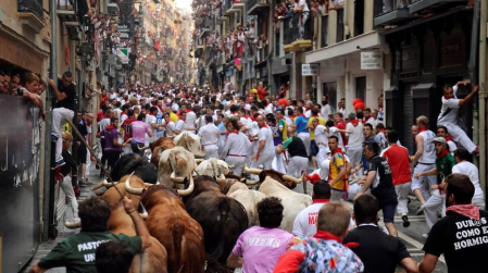 Un encierro masivo y sin cornadas en el domingo de Sanfermines