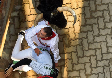 Un encierro masivo y sin cornadas en el domingo de Sanfermines