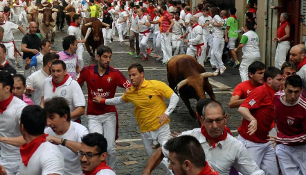 Un encierro masivo y sin cornadas en el domingo de Sanfermines