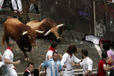 Un encierro masivo y sin cornadas en el domingo de Sanfermines