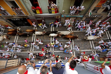 Un encierro masivo y sin cornadas en el domingo de Sanfermines