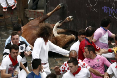 Un encierro masivo y sin cornadas en el domingo de Sanfermines