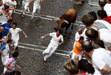 Un encierro masivo y sin cornadas en el domingo de Sanfermines
