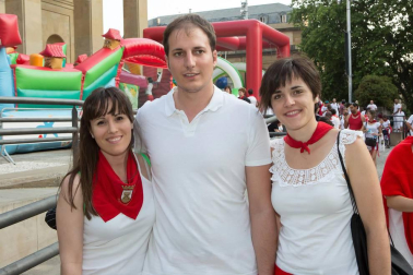 La plaza de la Libertad albergó las atracciones y actividades lúdicas y de ocio de 'Menudas fiestas', dirigidas a niños y adolescentes hasta los 17 años. Se establecieron 16 zonas con hinchables, talleres, camas elásticas, barcas de agua, rocódromo, pistas de mini gol, tren e, incluso, un particular encierro. De carácter gratuito, las actividades se programaron en horario de mañana y tarde y, como cada año, congregaron a un gran número de visitantes, principalmente familias.