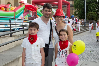 La plaza de la Libertad albergó las atracciones y actividades lúdicas y de ocio de 'Menudas fiestas', dirigidas a niños y adolescentes hasta los 17 años. Se establecieron 16 zonas con hinchables, talleres, camas elásticas, barcas de agua, rocódromo, pistas de mini gol, tren e, incluso, un particular encierro. De carácter gratuito, las actividades se programaron en horario de mañana y tarde y, como cada año, congregaron a un gran número de visitantes, principalmente familias.