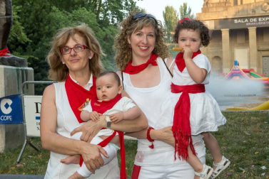 La plaza de la Libertad albergó las atracciones y actividades lúdicas y de ocio de 'Menudas fiestas', dirigidas a niños y adolescentes hasta los 17 años. Se establecieron 16 zonas con hinchables, talleres, camas elásticas, barcas de agua, rocódromo, pistas de mini gol, tren e, incluso, un particular encierro. De carácter gratuito, las actividades se programaron en horario de mañana y tarde y, como cada año, congregaron a un gran número de visitantes, principalmente familias.