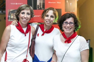 El Teatro Gayarre acogió en Sanfermines un alocado espectáculo, fruto de la versión libre de la popular comedia musical de Jean Poiret 'La jaula de grillos'. Color, música, coreografías y mucha diversión para seguir condimentando las fiestas.