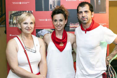 El Teatro Gayarre acogió en Sanfermines un alocado espectáculo, fruto de la versión libre de la popular comedia musical de Jean Poiret 'La jaula de grillos'. Color, música, coreografías y mucha diversión para seguir condimentando las fiestas.