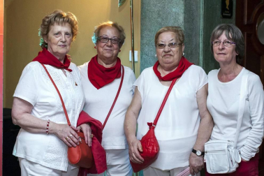 El Teatro Gayarre acogió en Sanfermines un alocado espectáculo, fruto de la versión libre de la popular comedia musical de Jean Poiret 'La jaula de grillos'. Color, música, coreografías y mucha diversión para seguir condimentando las fiestas.