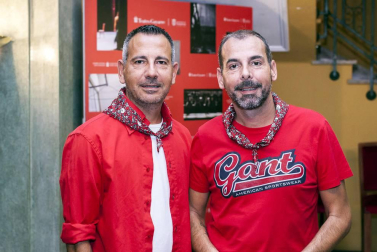 El Teatro Gayarre acogió en Sanfermines un alocado espectáculo, fruto de la versión libre de la popular comedia musical de Jean Poiret 'La jaula de grillos'. Color, música, coreografías y mucha diversión para seguir condimentando las fiestas.