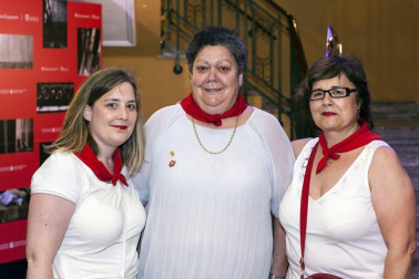 El Teatro Gayarre acogió en Sanfermines un alocado espectáculo, fruto de la versión libre de la popular comedia musical de Jean Poiret 'La jaula de grillos'. Color, música, coreografías y mucha diversión para seguir condimentando las fiestas.