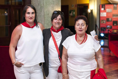 El Teatro Gayarre acogió en Sanfermines un alocado espectáculo, fruto de la versión libre de la popular comedia musical de Jean Poiret 'La jaula de grillos'. Color, música, coreografías y mucha diversión para seguir condimentando las fiestas.
