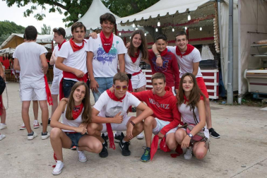 Pocos son los que, a lo largo de los Sanfermines, no hacen un hueco para visitar las barracas. Si las fiestas ya proporcionan que se dispare la adrenalina, las atracciones terminan de subir el termómetro emocional. Niños, jóvenes y adultos disfrutan casi por igual en su recorrido por el recito ferial ubicado en la Rochapea, junto a los corrales del Gas.