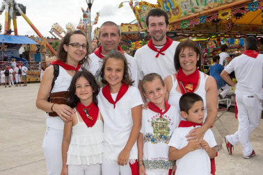 Pocos son los que, a lo largo de los Sanfermines, no hacen un hueco para visitar las barracas. Si las fiestas ya proporcionan que se dispare la adrenalina, las atracciones terminan de subir el termómetro emocional. Niños, jóvenes y adultos disfrutan casi por igual en su recorrido por el recito ferial ubicado en la Rochapea, junto a los corrales del Gas.