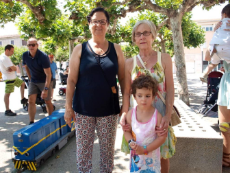 Al igual que otros veranos, el Tren de Cinco Pulgadas vuelve a adquirir protagonismo en Castejón. El pasado 10 de julio, los más pequeños tuvieron la oportunidad de subirse a él y podrán repetir la experiencia el próximo día 24. La cita tiene lugar en la plaza de España y más adelante se indicarán las fechas en las que este singular tren estará presente en esta localidad ribera.
