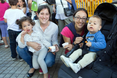 Tras decir adiós a los Sanfermines con el Pobre de Mí, al día siguiente fue el turno de la despedida de la tómbola de Cáritas. Muchas personas se acercaron al paseo de Sarasate para probar suerte y recoger sus premios.