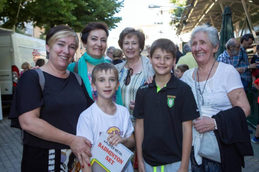 Tras decir adiós a los Sanfermines con el Pobre de Mí, al día siguiente fue el turno de la despedida de la tómbola de Cáritas. Muchas personas se acercaron al paseo de Sarasate para probar suerte y recoger sus premios.