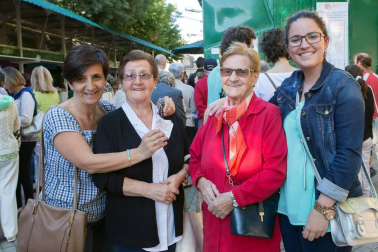 Tras decir adiós a los Sanfermines con el Pobre de Mí, al día siguiente fue el turno de la despedida de la tómbola de Cáritas. Muchas personas se acercaron al paseo de Sarasate para probar suerte y recoger sus premios.