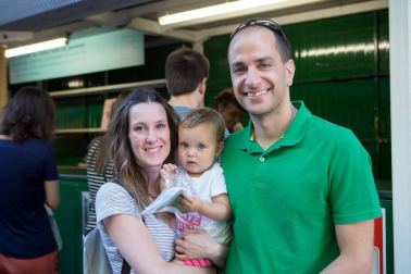 Tras decir adiós a los Sanfermines con el Pobre de Mí, al día siguiente fue el turno de la despedida de la tómbola de Cáritas. Muchas personas se acercaron al paseo de Sarasate para probar suerte y recoger sus premios.
