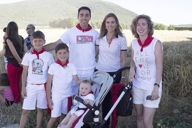 Acedo disfrutó de sus fiestas del 15 al 18 de julio y, además de los bailes, verbenas, cenas populares y otras citas como el IX Campeonato de lanzamiento de zapatilla o la paellada popular, el programa incluyó un espectáculo ecuestre y de cetrería en las instalaciones de la Hípica Acedo.