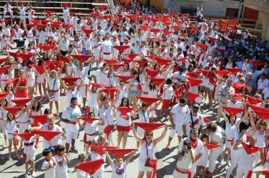 Cadreita ha vivido ocho días sumergido en sus fiestas patronales en honor a San Miguel. Arrancaron el día 15 con el lanzamiento del chupinazo por parte de la concejala de Cultura, Laura Salvatierra, y finalizaron ayer viernes con el tradicional Pobre de Mí. Vacas, encierros, verbenas, actividades infantiles, almuerzos populares... la agenda de actos fue de lo más completa.