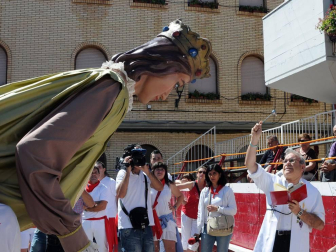 Cadreita ha vivido ocho días sumergido en sus fiestas patronales en honor a San Miguel. Arrancaron el día 15 con el lanzamiento del chupinazo por parte de la concejala de Cultura, Laura Salvatierra, y finalizaron ayer viernes con el tradicional Pobre de Mí. Vacas, encierros, verbenas, actividades infantiles, almuerzos populares... la agenda de actos fue de lo más completa.