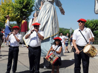 El fin de semana de la Juventud de San Adrián acogió el día 17 una concentración de Comparsas de Gigantes.