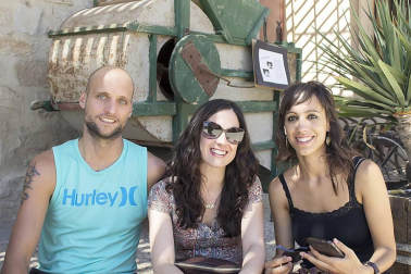 Miranda de Arga celebró el 17 de julio la decimoséptima edición de la Fiesta del Mundo Rural. La jornada contó con una apretada agenda de actividades, en la que no faltó, entre otras propuestas, una exhibición de labores agrícolas con maquinaria antigua, una completa muestra de oficios de antaño y recreaciones de escenas de tiempos pasados.