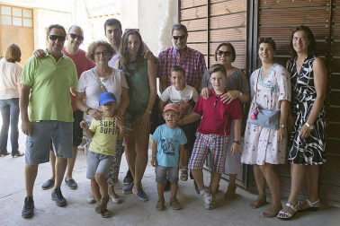 Miranda de Arga celebró el 17 de julio la decimoséptima edición de la Fiesta del Mundo Rural. La jornada contó con una apretada agenda de actividades, en la que no faltó, entre otras propuestas, una exhibición de labores agrícolas con maquinaria antigua, una completa muestra de oficios de antaño y recreaciones de escenas de tiempos pasados.