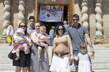 Miranda de Arga celebró el 17 de julio la decimoséptima edición de la Fiesta del Mundo Rural. La jornada contó con una apretada agenda de actividades, en la que no faltó, entre otras propuestas, una exhibición de labores agrícolas con maquinaria antigua, una completa muestra de oficios de antaño y recreaciones de escenas de tiempos pasados.