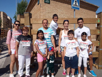 Este domingo 24 de julio comienzan las fiestas de Tudela y como prolegómeno a este día tan esperado, la capital ribera celebró el 17 de julio la cuarta edición de la Carrera del Encierro, organizada por Diario de Navarra. La prueba, de carácter no competitivo, reunió a más de un millar de participantes de todas las edades, que completaron el recorrido del encierro por las calles tudelanas en un ambiente inmejorable.