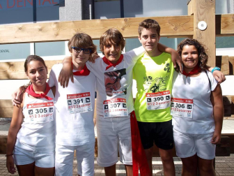 Este domingo 24 de julio comienzan las fiestas de Tudela y como prolegómeno a este día tan esperado, la capital ribera celebró el 17 de julio la cuarta edición de la Carrera del Encierro, organizada por Diario de Navarra. La prueba, de carácter no competitivo, reunió a más de un millar de participantes de todas las edades, que completaron el recorrido del encierro por las calles tudelanas en un ambiente inmejorable.