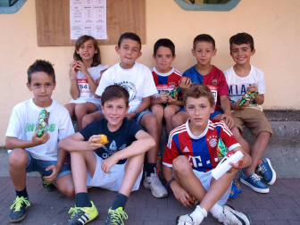 Este domingo 24 de julio comienzan las fiestas de Tudela y como prolegómeno a este día tan esperado, la capital ribera celebró el 17 de julio la cuarta edición de la Carrera del Encierro, organizada por Diario de Navarra. La prueba, de carácter no competitivo, reunió a más de un millar de participantes de todas las edades, que completaron el recorrido del encierro por las calles tudelanas en un ambiente inmejorable.