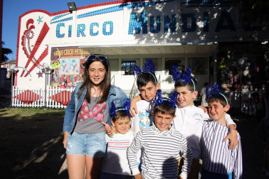 El Gran Circo Mundial permaneció en Pamplona del 2 al 20 de julio y atrapó con la magia de sus números a cuantos se acercaron a él. Entre los artistas que salieron a su pista, estaban los incombustibles Fofito y Mónica Aragón.