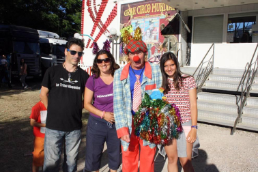 El Gran Circo Mundial permaneció en Pamplona del 2 al 20 de julio y atrapó con la magia de sus números a cuantos se acercaron a él. Entre los artistas que salieron a su pista, estaban los incombustibles Fofito y Mónica Aragón.