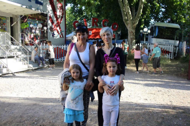 El Gran Circo Mundial permaneció en Pamplona del 2 al 20 de julio y atrapó con la magia de sus números a cuantos se acercaron a él. Entre los artistas que salieron a su pista, estaban los incombustibles Fofito y Mónica Aragón.