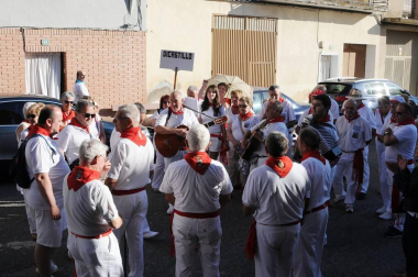 Cascante y Monteagudo fueron las localidades anfitrionas de la
XL Concentración de Auroros de Navarra, que en 2017 se celebrará en Milagro, y que reunió a cerca de 3.000 participantes.