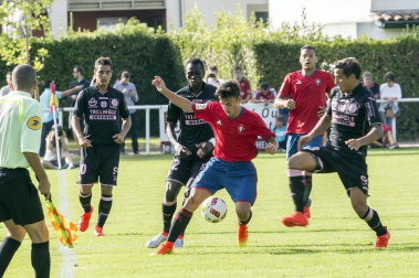 El primer partido de la pretemporada rojilla finalizó con una derrota por 2-0 ante los franceses en Hendaya