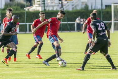 El primer partido de la pretemporada rojilla finalizó con una derrota por 2-0 ante los franceses en Hendaya