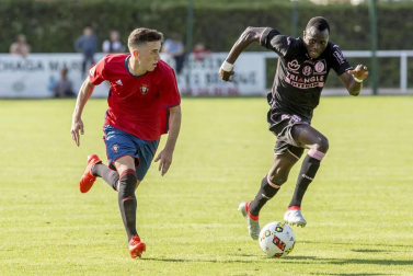 El primer partido de la pretemporada rojilla finalizó con una derrota por 2-0 ante los franceses en Hendaya