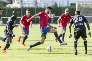 El primer partido de la pretemporada rojilla finalizó con una derrota por 2-0 ante los franceses en Hendaya