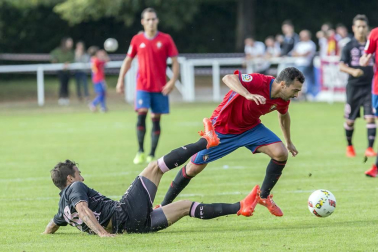 El primer partido de la pretemporada rojilla finalizó con una derrota por 2-0 ante los franceses en Hendaya