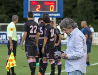El primer partido de la pretemporada rojilla finalizó con una derrota por 2-0 ante los franceses en Hendaya