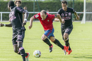 El primer partido de la pretemporada rojilla finalizó con una derrota por 2-0 ante los franceses en Hendaya