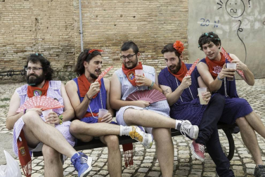 El paseo de los Poetas se llenó de público en la fiesta de música de DJ