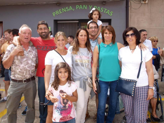 Santa María Magdalena, patrona de Ablitas, volvió a contar con el cariño de los vecinos de esta localidad ribera, que se vistieron de fiesta en su honor y disfrutaron de actos tan emblemáticos como el tradicional lanzamiento de peras.