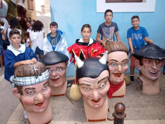 Santa María Magdalena, patrona de Ablitas, volvió a contar con el cariño de los vecinos de esta localidad ribera, que se vistieron de fiesta en su honor y disfrutaron de actos tan emblemáticos como el tradicional lanzamiento de peras.