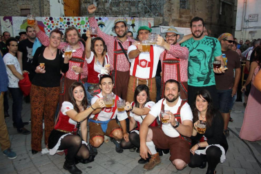 La agenda cultural de verano de Aoiz reservó un espacio el 23 de julio para la Fiesta de la Cerveza, organizada por Angiluerreka Elkartea en la plaza del Mercado.