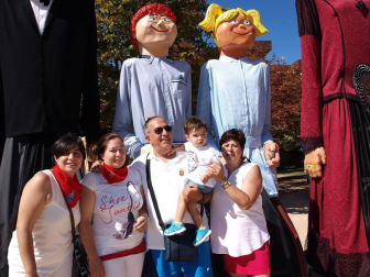 Un total de 64 gigantes de 15 comparsas navarras participaron en la tradicional Gigantada de fiestas de Tudela que organiza la Orden del Volatín. El paseo del Queiles fue el punto de encuentro para luego recorrer distintas calles y plazas de la capital ribera y finalizar en la céntrica plaza de los Fueros.